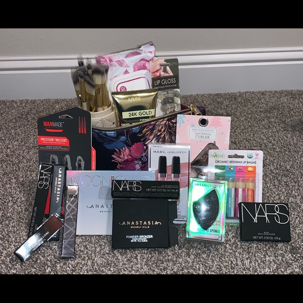 LAST DAY FOR THIS DEAL!!! makeup gift set
